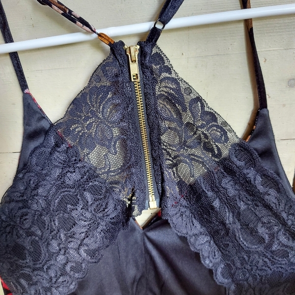 VENUS LACE BACK DRESS XL - Picture 4 of 4